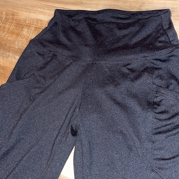 Black Pocket Leggings - Picture 6 of 12